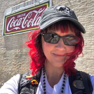 Meet your Posher, Holly